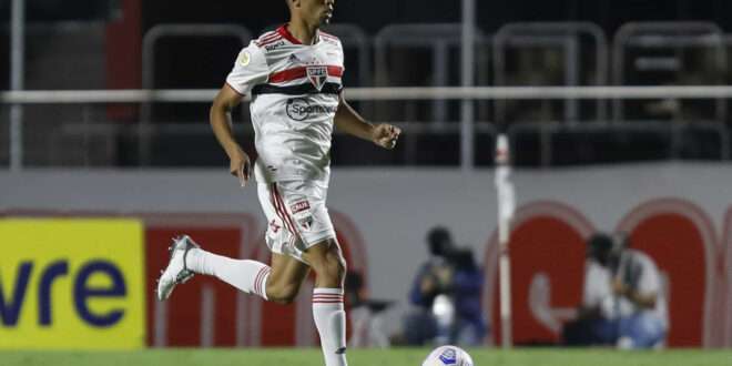 Miranda anuncia a saída do São Paulo: 'Orgulho imenso dos mais de 300 jogos'