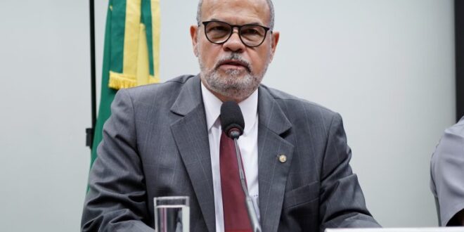 Comissão aprova projeto que permite a usuário acompanhar andamento de reclamação à Aneel e Anatel