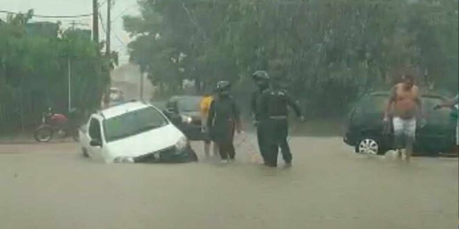 Chuva intensa provoca transtornos em Rio Branco