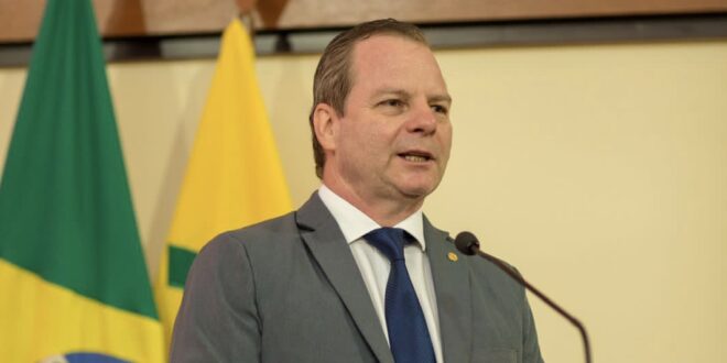 Em última sessão do ano, Longo agradece deputados e Gladson por trabalho intenso e boa relação