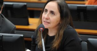 Comissão aprova inclusão de planejamento familiar em políticas para jovens