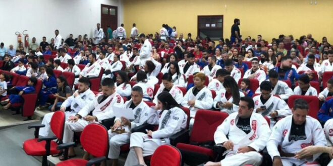 Escolas Gracie Barra graduou 150 alunos de Jiu-Jitsu em Rio Branco