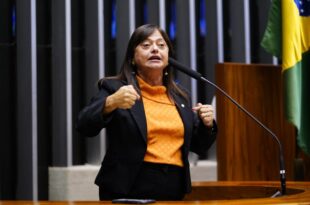 Deputados rejeitam pedido de urgência para projeto que autoriza venda de remédios em supermercados