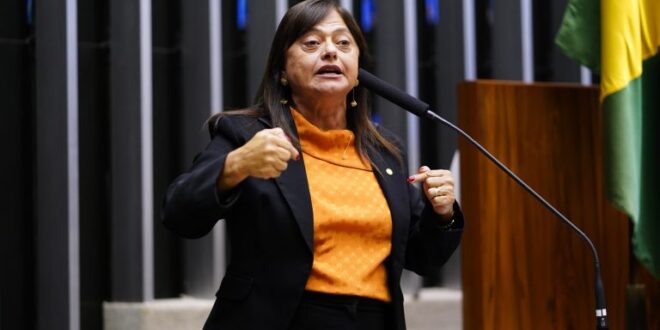 Deputados rejeitam pedido de urgência para projeto que autoriza venda de remédios em supermercados