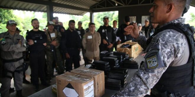 Agentes da Segurança Pública recebem instruções de técnicas de tiro e primeiros socorros da Força Nacional