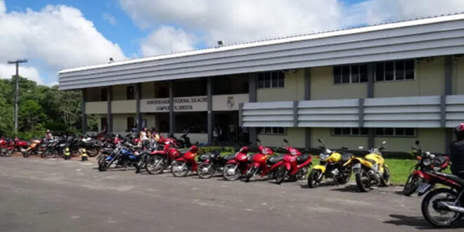Servidor da UFAC é preso dirigindo embriagado e com duas menores em carro oficial