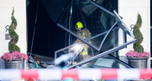 Aquário gigante com 1.500 peixes explode em hotel de Berlim e deixa feridos