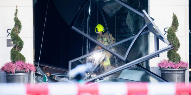 Aquário gigante com 1.500 peixes explode em hotel de Berlim e deixa feridos