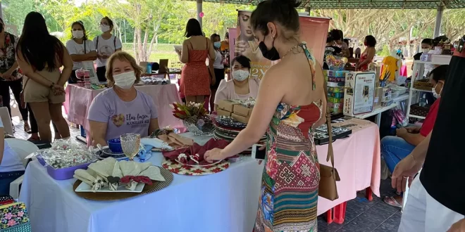 Feira Natalina do Coletivo Elas Fazem Acontecer nesta quinta e sexta-feira