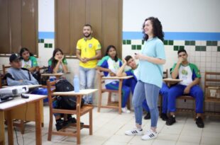 Governo do Acre paga abono salarial de 2022 aos servidores da Educação