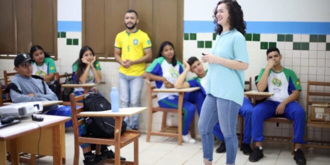 Governo do Acre paga abono salarial de 2022 aos servidores da Educação
