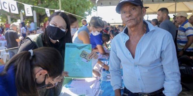 Nos últimos quatro anos, regularização fundiária gera investimentos de R$ 6 milhões e entrega de 5 mil títulos urbanos no Acre