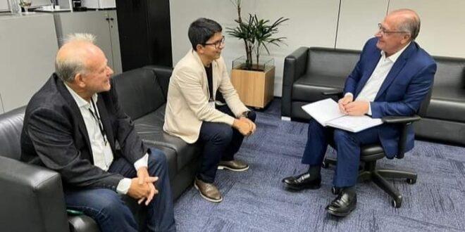 Jenilson Leite leva a pauta do Acre à Comissão de Transição