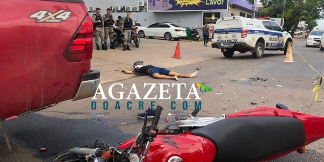 Motociclista morre após colidir contra caminhonete