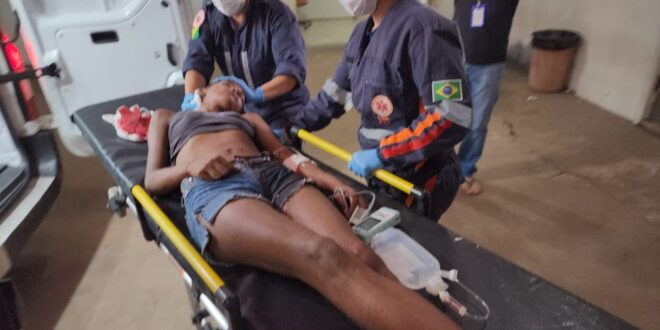 Mulher em situação de rua é ferida a golpes de terçado na cabeça e pescoço em Rio Branco