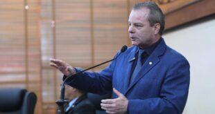 Gladson sanciona lei de Pedro Longo que beneficia transportadores autônomos no Acre