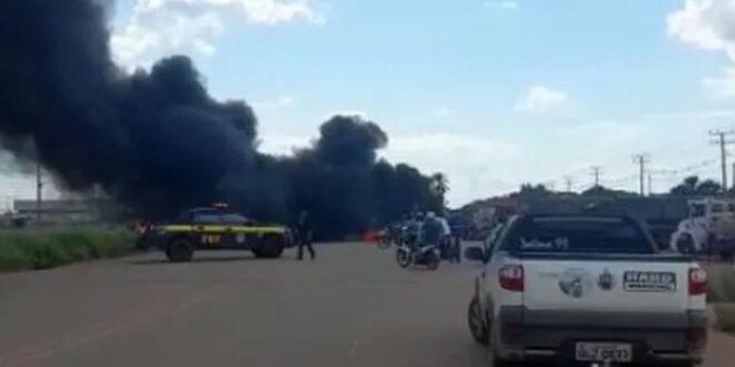 PRF prende 6 e desbloqueia estrada em Rondônia