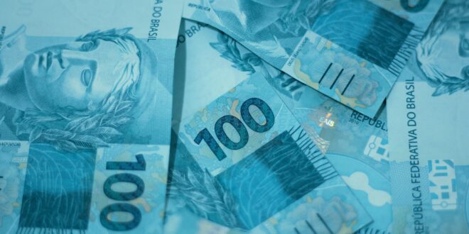 Salário mínimo de R$ 1.320 está valendo desde 1º de janeiro de 2023