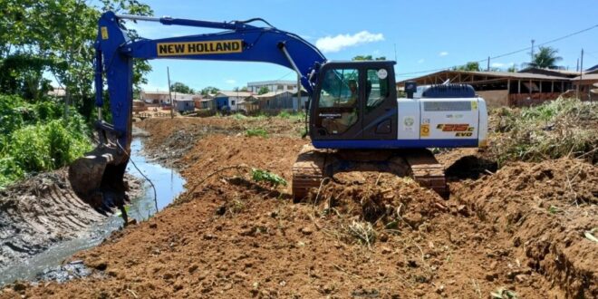 200 toneladas de entulhos são retiradas de córregos de Sena Madureira