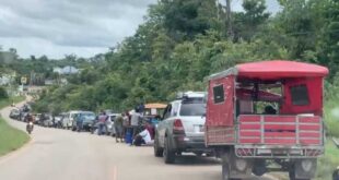Crise no Peru leva moradores da fronteira buscarem combustível em Assis Brasil