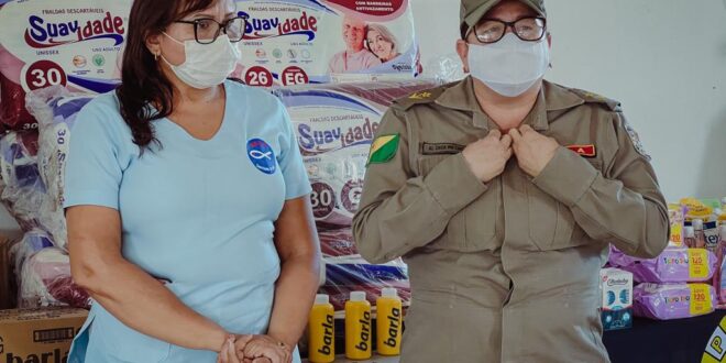 Policiais Militares do Acre entregam donativos para o Lar Vicentino