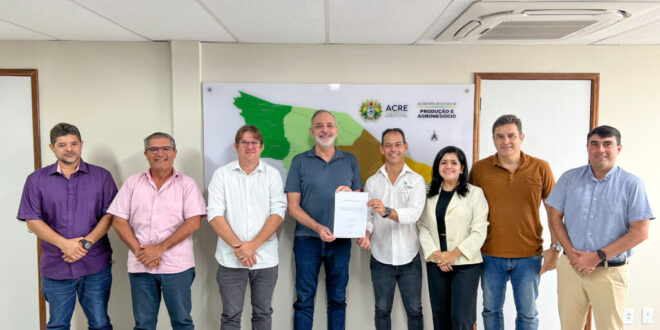 Ufac firma parceria com o governo para implantar laboratório de solos no estado