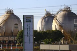Governo e Congresso buscam soluções para a tributação dos combustíveis