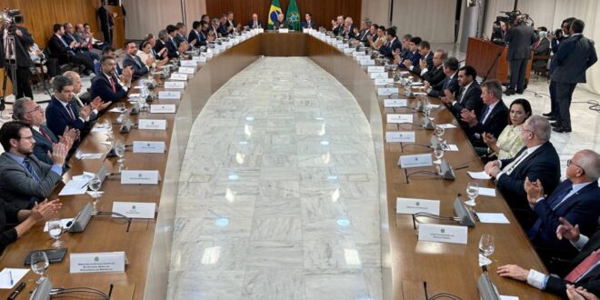 Acre reafirma defesa da democracia e da união em reunião entre governadores e o presidente da República