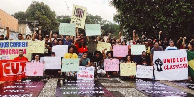 Movimentos sociais e políticos do Acre realizam ato em defesa da democracia