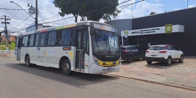 Bandidos que assaltaram ônibus e divulgaram vídeo comemorando o crime são presos na capital