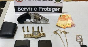 Condutor realiza manobras perigosas em via pública e acaba preso pela PM por porte ilegal de arma de fogo