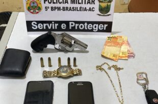 Condutor realiza manobras perigosas em via pública e acaba preso pela PM por porte ilegal de arma de fogo