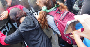 Polícia prende 200 pessoas em universidade no Peru