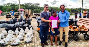 Edvaldo Magalhães participa da entrega de kits para construção de açudes em Marechal Thaumaturgo