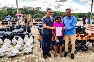 Edvaldo Magalhães participa da entrega de kits para construção de açudes em Marechal Thaumaturgo