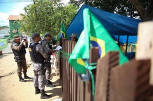 Acampamento em frente ao 4º BIS é desmontado e nove pessoas são encaminhadas à PF