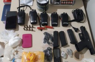 Criminosos com armas e rádios comunicadores são presos no Bujari