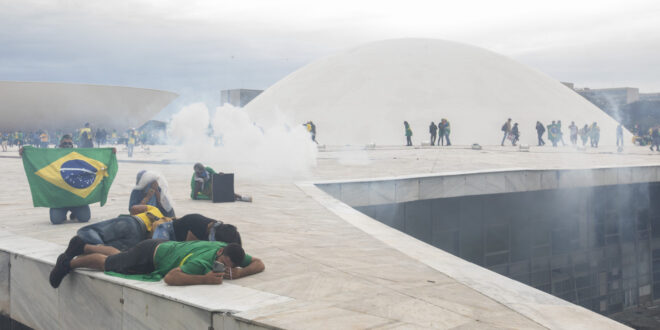 Parlamento Europeu atribui ataques em Brasília a fascismo transnacional