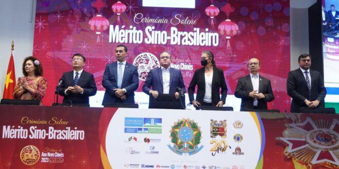 Perpétua recebe título de Guardiã da Fraterna Integração Brasil-China