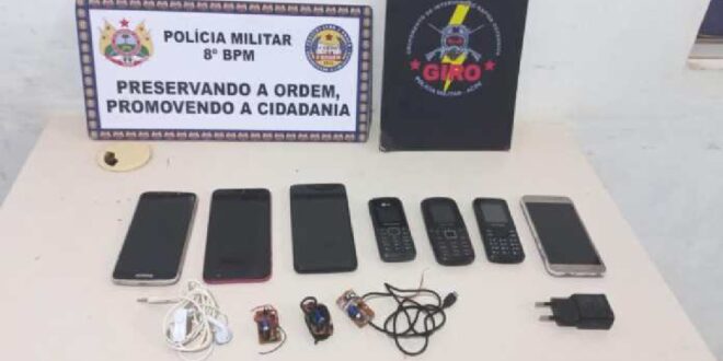 Adolescentes são flagrados tentando jogar celulares dentro de presídio