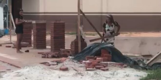 Moradora de Rodrigues Alves derruba obra construída pelo governo do estado. Vídeo