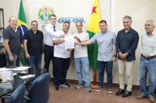 Governo assina convênio de apoio para realização do Carnaval em Cruzeiro do Sul