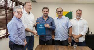 CEO da Rede Amazônica é recebido pelo primeiro secretário da Assembléia Legislativa