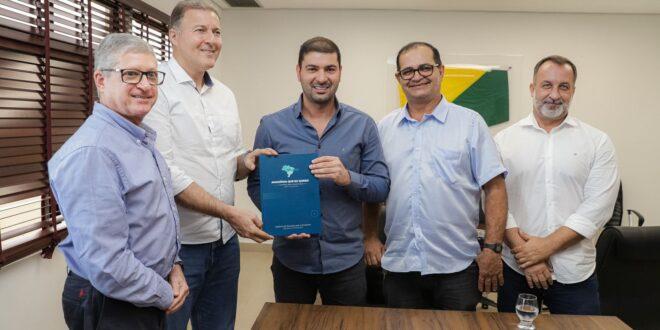 CEO da Rede Amazônica é recebido pelo primeiro secretário da Assembléia Legislativa