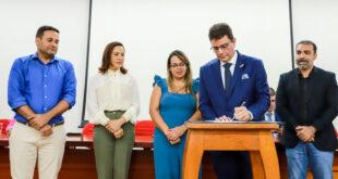 Para colocar ensino do Acre entre os melhores do país, governo empossa novos professores efetivos e anuncia reajuste do piso salarial