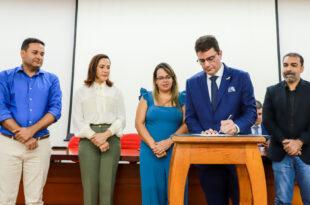 Para colocar ensino do Acre entre os melhores do país, governo empossa novos professores efetivos e anuncia reajuste do piso salarial
