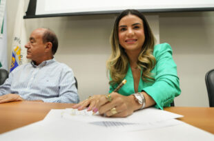 Junta Comercial e Associação dos Municípios do Acre assinam termo para desburocratização de registro empresarial