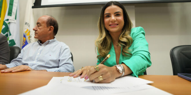 Junta Comercial e Associação dos Municípios do Acre assinam termo para desburocratização de registro empresarial