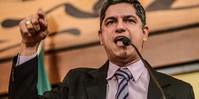 Calegário investiu mais de 1 milhão em pirâmide financeira e saiu no prejuízo