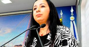 "Não sou oposição ao prefeito mas ao que está errado na administração", diz Elzinha Mendonça